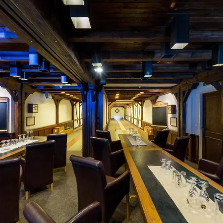 米克雷姆沙伊德酒店 4*