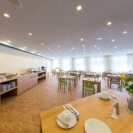 米克雷姆沙伊德酒店 酒店