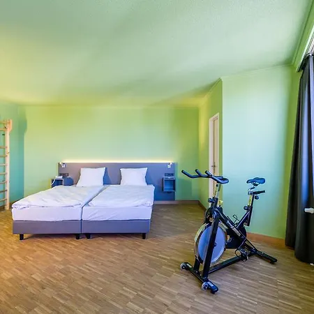 米克雷姆沙伊德酒店 4*