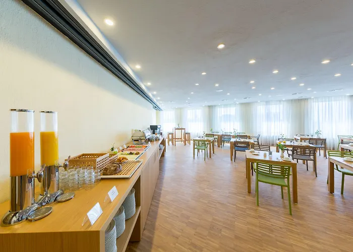 米克雷姆沙伊德酒店