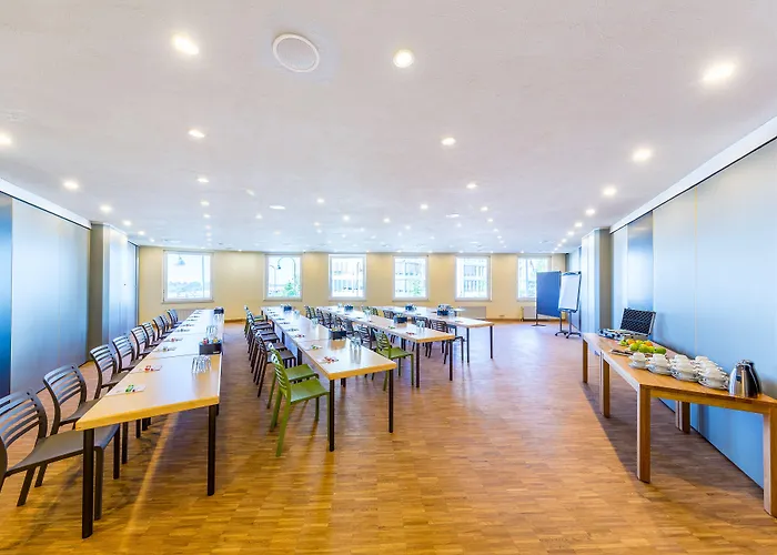 米克雷姆沙伊德酒店 4*